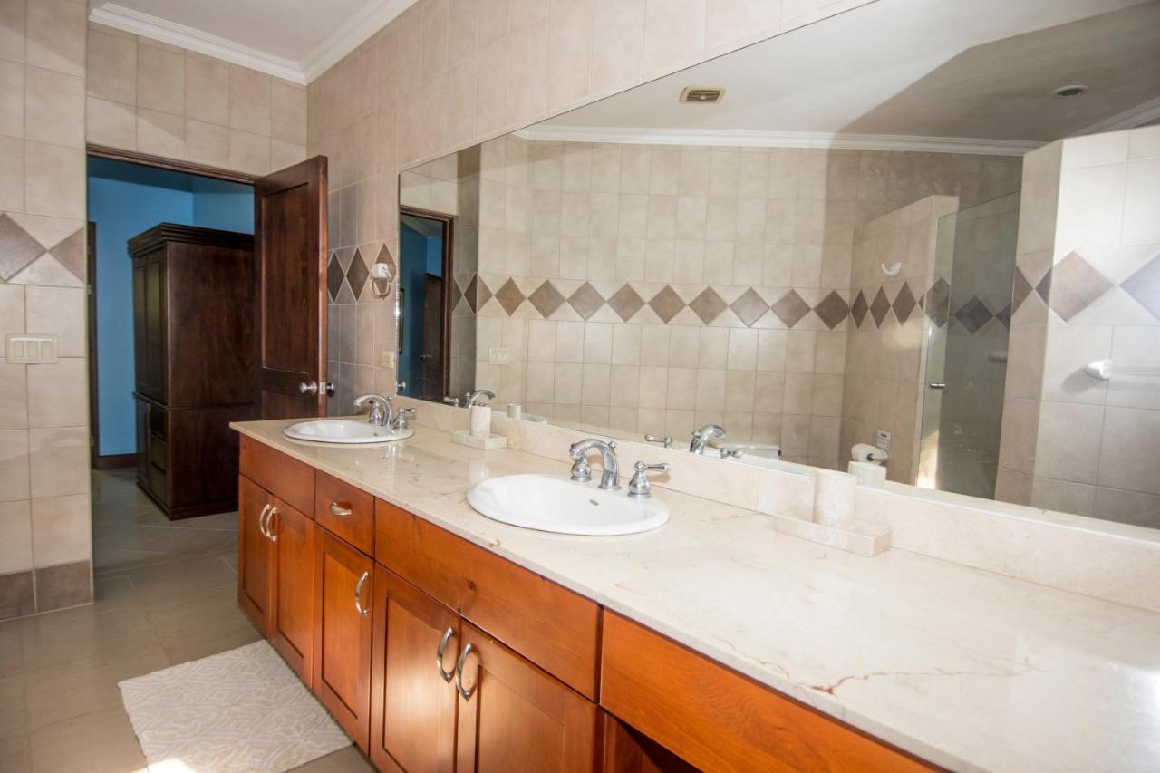 Macaws Ocean Club # 18 Apartment